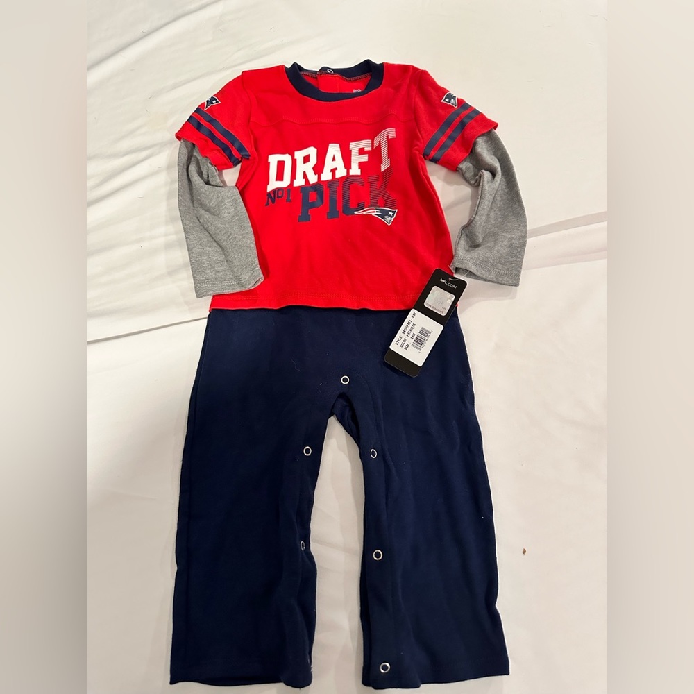 NFL patriots long sleeve onsie, 24M